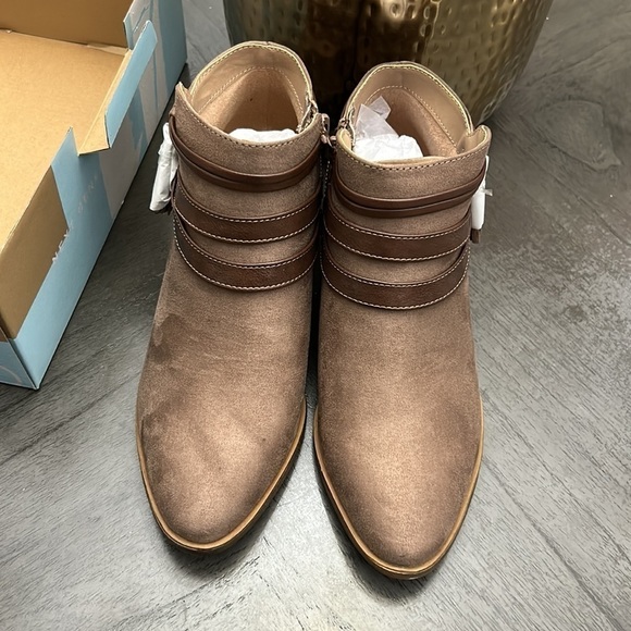 LifeStride Paloma Bootie (Wide) - Picture 6 of 9